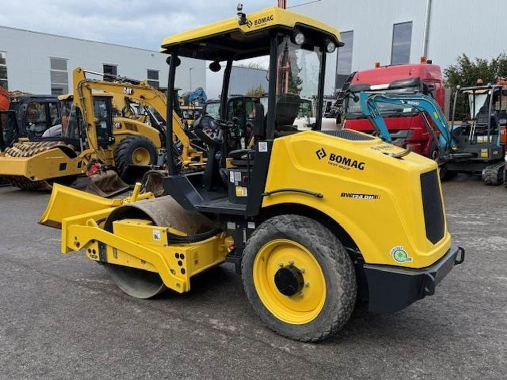 Bomag 124 DH-5 - Compacteur à pieds de mouton/ Monocylindre: photos 4 Bomag 124 DH-5 - Compacteur à pieds de mouton/ Monocylindre: photos 4