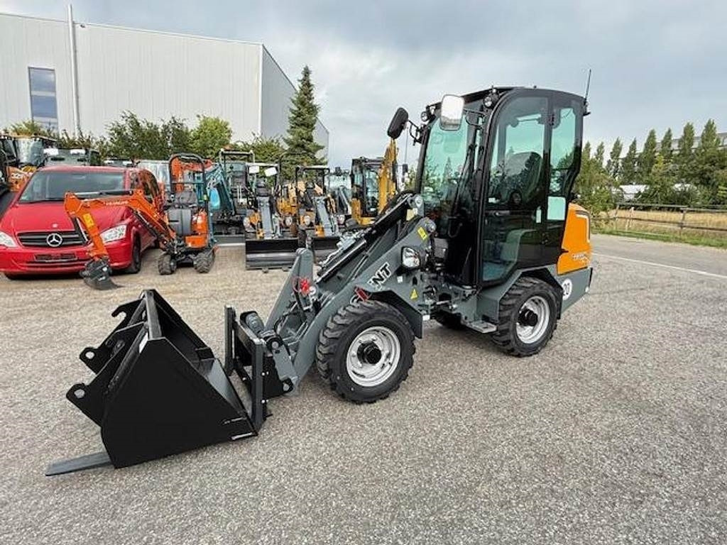 GiANT G2300 X-TRA HD  - Chargeuse sur pneus: photos 1 GiANT G2300 X-TRA HD  - Chargeuse sur pneus: photos 1