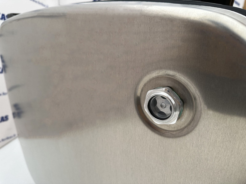 Combined oil fuel tank 200L oil tank 285L fuel tank 620x675x1250 - Réservoir hydraulique pour Camion: photos 5 Combined oil fuel tank 200L oil tank 285L fuel tank 620x675x1250 - Réservoir hydraulique pour Camion: photos 5
