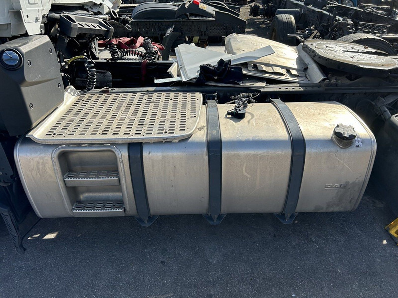 DAF 765 liters 620x675x2112 with step, complete set - Réservoir de carburant pour Camion: photos 1 DAF 765 liters 620x675x2112 with step, complete set - Réservoir de carburant pour Camion: photos 1