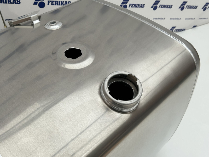 DAF Aluminum fuel tank 325L - Réservoir de carburant pour Camion: photos 4 DAF Aluminum fuel tank 325L - Réservoir de carburant pour Camion: photos 4