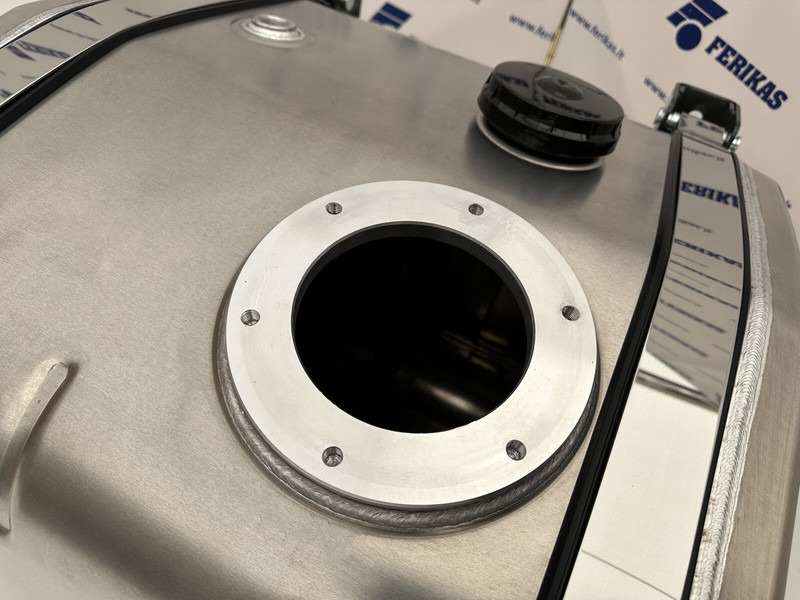 Hydraulic aluminum oil tank 204L - Réservoir hydraulique pour Camion: photos 4 Hydraulic aluminum oil tank 204L - Réservoir hydraulique pour Camion: photos 4