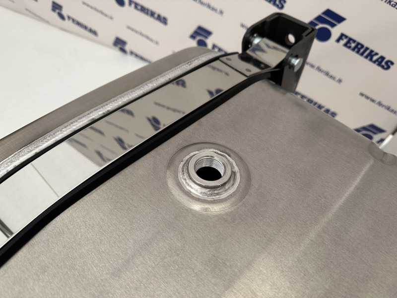 Hydraulic aluminum oil tank 204L - Réservoir hydraulique pour Camion: photos 5 Hydraulic aluminum oil tank 204L - Réservoir hydraulique pour Camion: photos 5