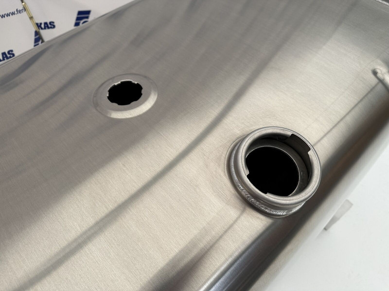 Iveco New aluminum fuel tank 400L - Réservoir de carburant pour Camion: photos 4 Iveco New aluminum fuel tank 400L - Réservoir de carburant pour Camion: photos 4