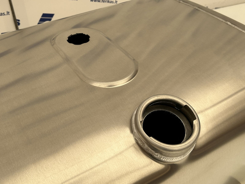 MAN New aluminum fuel tank 150L - Réservoir de carburant pour Camion: photos 4 MAN New aluminum fuel tank 150L - Réservoir de carburant pour Camion: photos 4