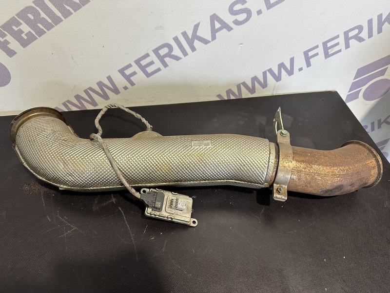 MAN exhaust pipe with NOX sensor - Tube d'echappement pour Camion: photos 2 MAN exhaust pipe with NOX sensor - Tube d'echappement pour Camion: photos 2