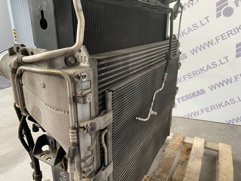 Mercedes-Benz Actros MP4 - Radiateur pour Camion: photos 2 Mercedes-Benz Actros MP4 - Radiateur pour Camion: photos 2