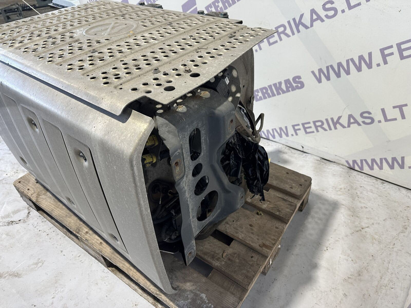 Mercedes-Benz Actros MP4 - Catalyseur pour Camion: photos 3 Mercedes-Benz Actros MP4 - Catalyseur pour Camion: photos 3