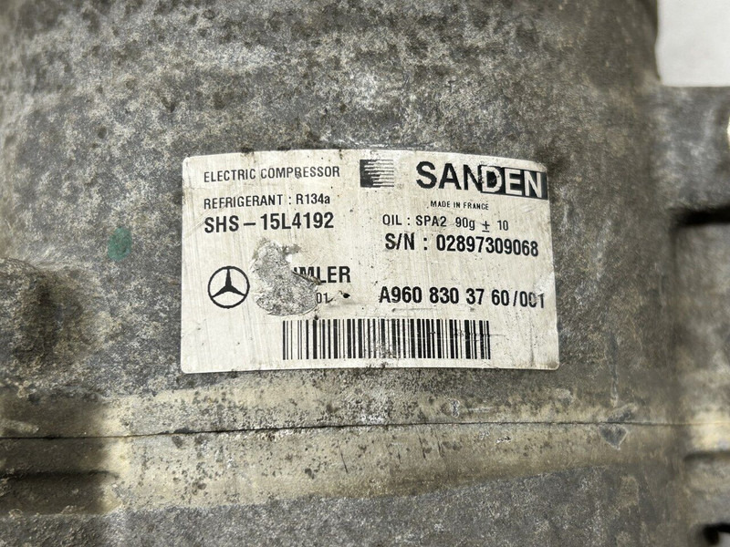 Mercedes-Benz Actros MP5 - Compresseur de climatisation pour Camion: photos 4 Mercedes-Benz Actros MP5 - Compresseur de climatisation pour Camion: photos 4