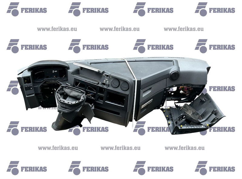 Renault complete dashboard - Pare-chocs pour Camion: photos 1 Renault complete dashboard - Pare-chocs pour Camion: photos 1