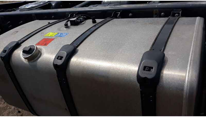 Scania 600L complete fuel tank with brackets - Réservoir de carburant pour Camion: photos 4 Scania 600L complete fuel tank with brackets - Réservoir de carburant pour Camion: photos 4