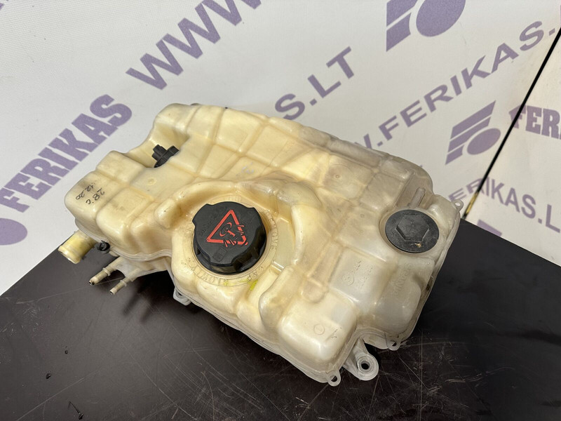 Scania - Vase d'expansion pour Camion: photos 2 Scania - Vase d'expansion pour Camion: photos 2