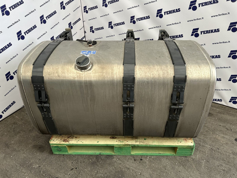 Scania Scania R 575L complete fuel tank 700x725x1340 - Réservoir de carburant pour Camion: photos 1 Scania Scania R 575L complete fuel tank 700x725x1340 - Réservoir de carburant pour Camion: photos 1
