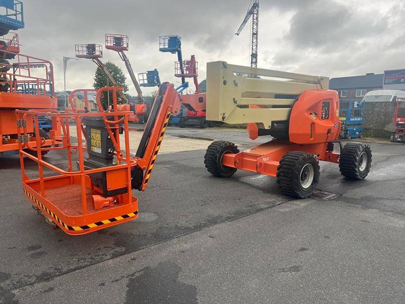 JLG 450AJ diesel 4x4 16m (1786) - Nacelle articulée: photos 2 JLG 450AJ diesel 4x4 16m (1786) - Nacelle articulée: photos 2