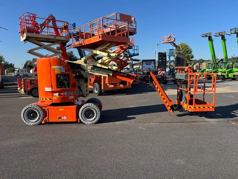 JLG E300 AJP elektro 11m (1791) - Nacelle articulée: photos 1 JLG E300 AJP elektro 11m (1791) - Nacelle articulée: photos 1