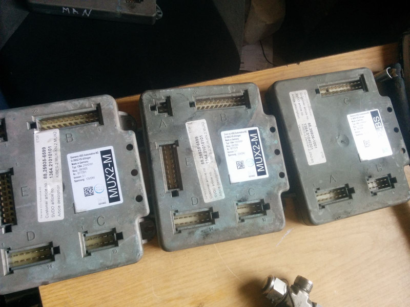 MAN 410413005005 - Bloc de gestion: photos 3 MAN 410413005005 - Bloc de gestion: photos 3