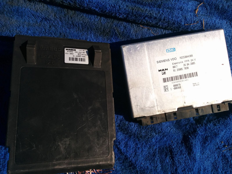 MAN VDO A2C53044389 . 81.25805.7038 .412.413.1.2. - Bloc de gestion: photos 2 MAN VDO A2C53044389 . 81.25805.7038 .412.413.1.2. - Bloc de gestion: photos 2