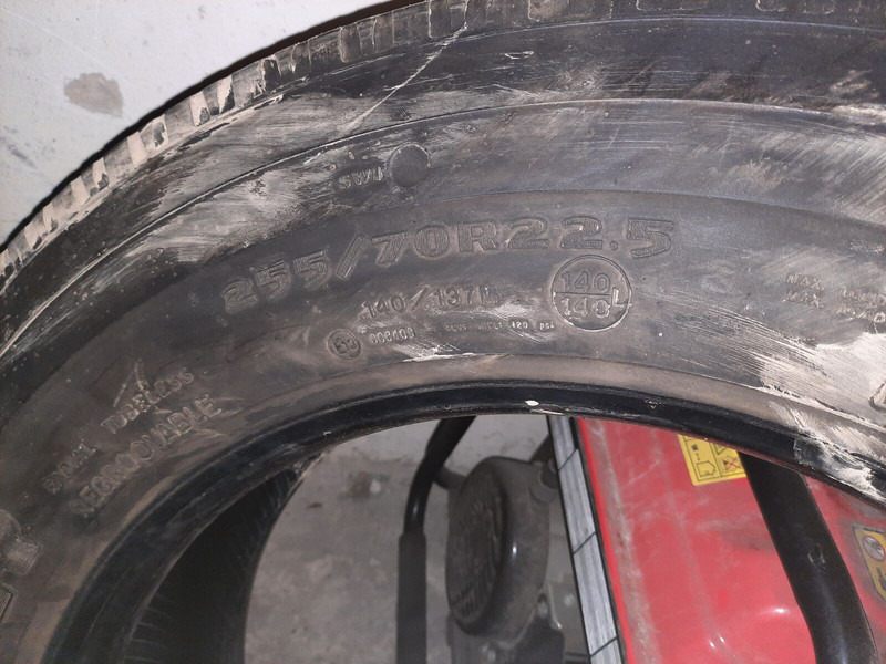 Pneu pour Camion Michelin 295*80R22.5 255*70 \ 275*70* 265\70R19.5: photos 13