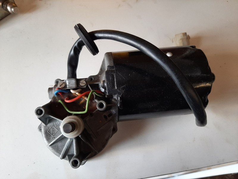 Setra BOSCH 039044245 - Essuie-glace: photos 2 Setra BOSCH 039044245 - Essuie-glace: photos 2