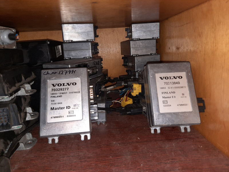 Volvo 70329277 / 70395975-P01 / 70361720-P01 / 70322237-P02 - Bloc de gestion: photos 1 Volvo 70329277 / 70395975-P01 / 70361720-P01 / 70322237-P02 - Bloc de gestion: photos 1