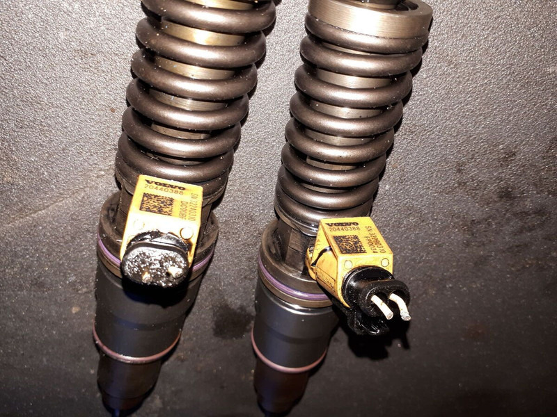 Volvo DCOOBF / Scania / D10a. D7a . D7C - Filtre à carburant: photos 2 Volvo DCOOBF / Scania / D10a. D7a . D7C - Filtre à carburant: photos 2