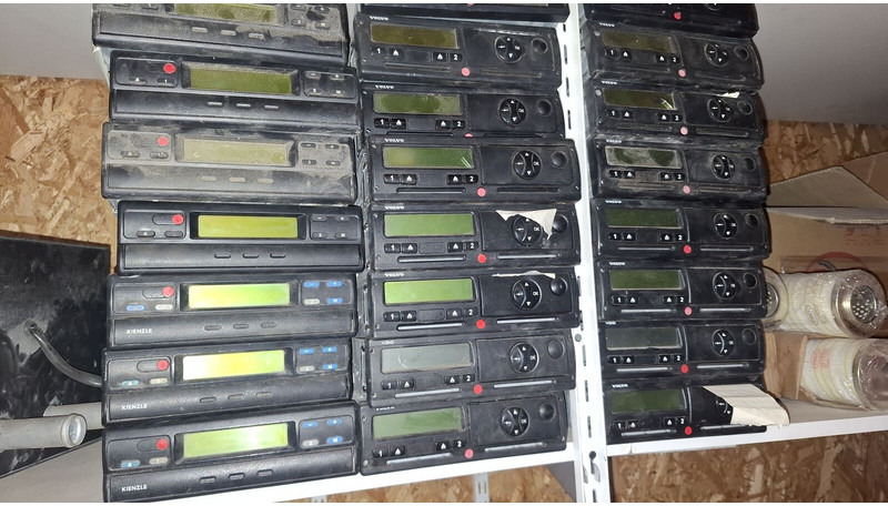 Volvo Video system x-dmr 8 R8 Compact RJ45 - Système électrique: photos 1 Volvo Video system x-dmr 8 R8 Compact RJ45 - Système électrique: photos 1