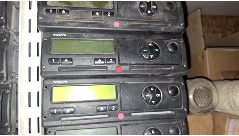 Volvo Video system x-dmr 8 R8 Compact RJ45 - Système électrique: photos 2 Volvo Video system x-dmr 8 R8 Compact RJ45 - Système électrique: photos 2