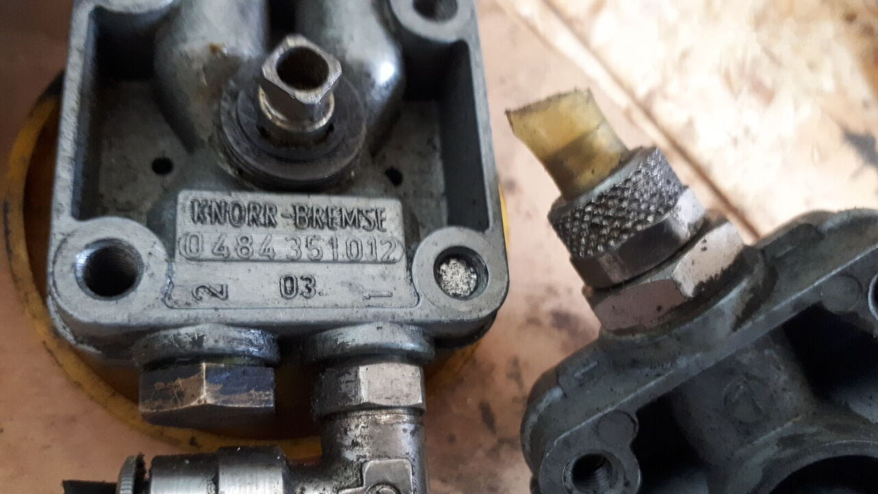 WABCO Volvo - Valve de frein pour Bus: photos 1 WABCO Volvo - Valve de frein pour Bus: photos 1