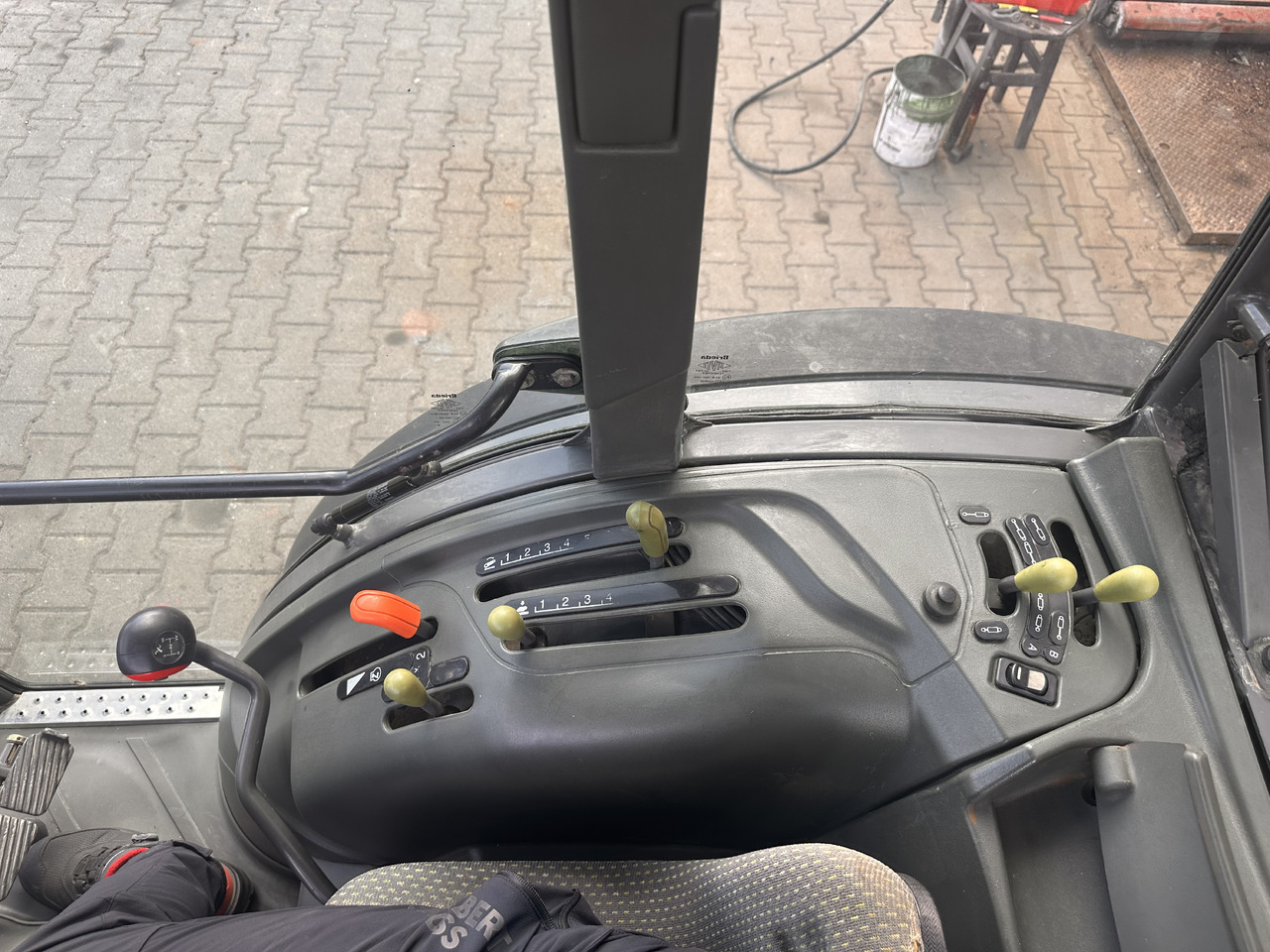 Tracteur agricole CLAAS NECTIS 257F: photos 9