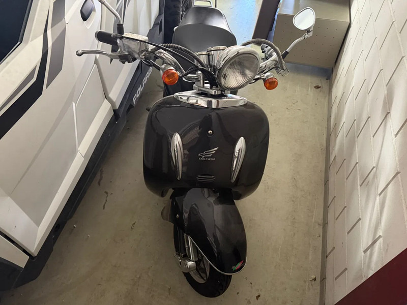 BENZHOU 50RETRO 50RETRO - Motocyclette: photos 5 BENZHOU 50RETRO 50RETRO - Motocyclette: photos 5