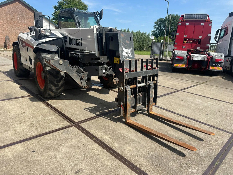 Bobcat T40.180 SLPB 31,CE, 3102 HOURS, 18 M , 4000KG 1200MM FORKS AIR CONDITIONER - Chariot télescopique: photos 4 Bobcat T40.180 SLPB 31,CE, 3102 HOURS, 18 M , 4000KG 1200MM FORKS AIR CONDITIONER - Chariot télescopique: photos 4