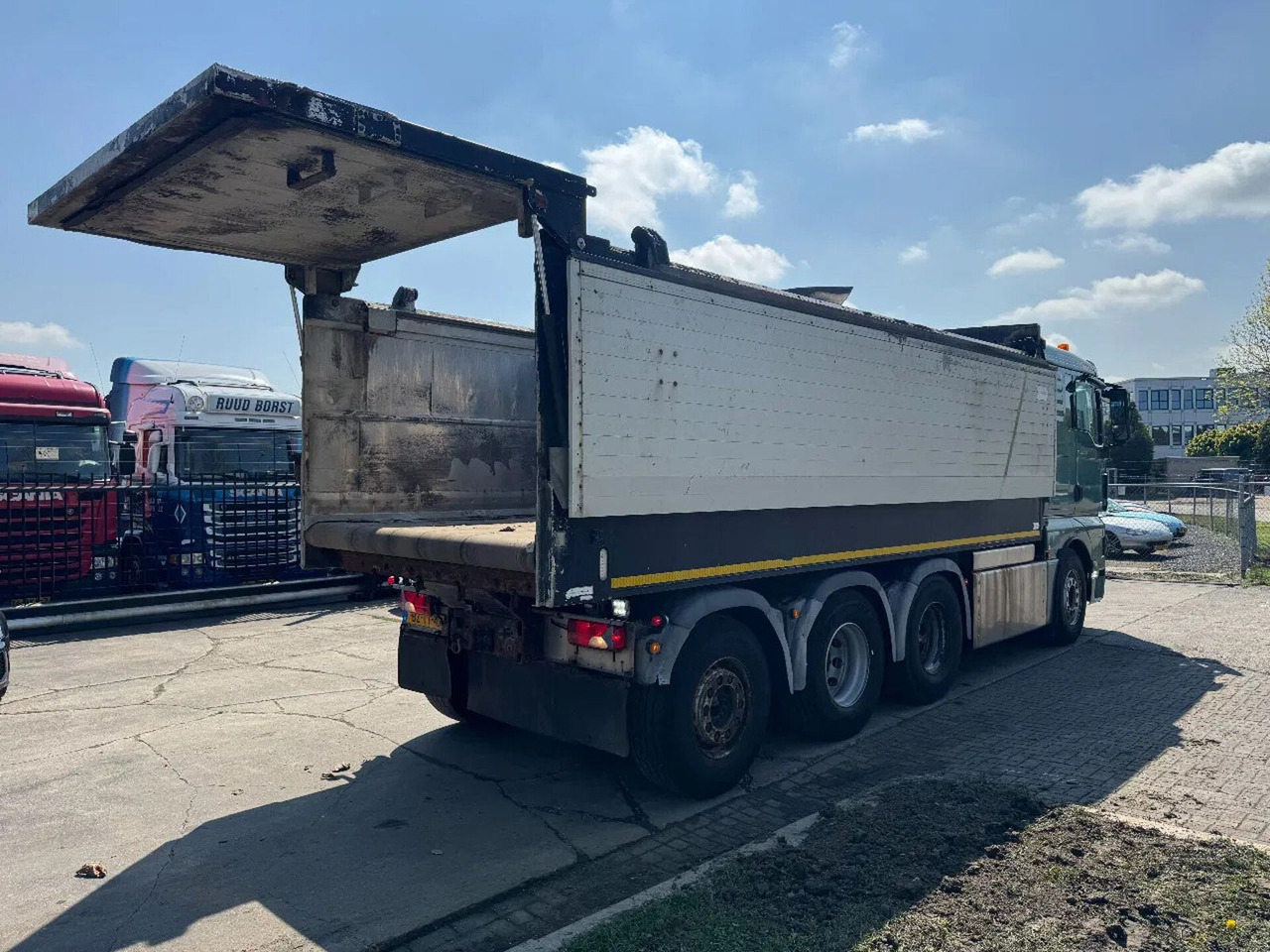 MAN TGX 35.500 8X4 VAKO BANDLOSSER - Camion: photos 2 MAN TGX 35.500 8X4 VAKO BANDLOSSER - Camion: photos 2