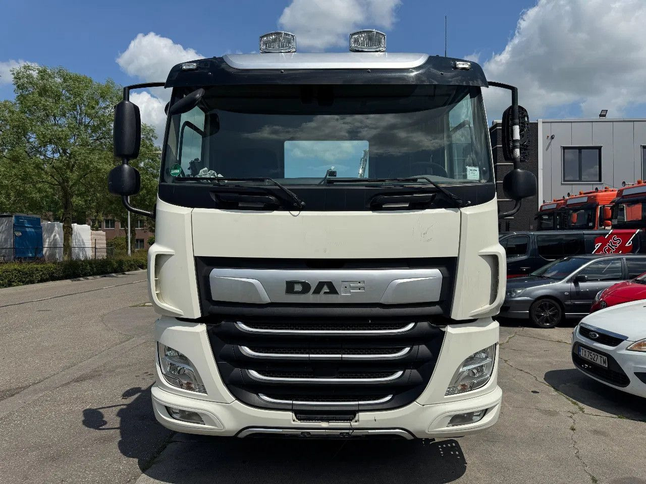DAF CF 450 6X2 - EURO 6 + LIFT/STEERING AXLE - Châssis cabine: photos 2 DAF CF 450 6X2 - EURO 6 + LIFT/STEERING AXLE - Châssis cabine: photos 2