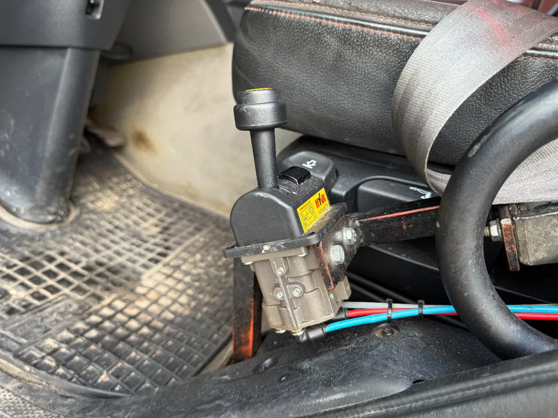 Crédit-bail de DAF CF 530 8X4 - FULL STEEL SUSP. - BIG AXLES + HYVA TIPPER DAF CF 530 8X4 - FULL STEEL SUSP. - BIG AXLES + HYVA TIPPER: photos 8