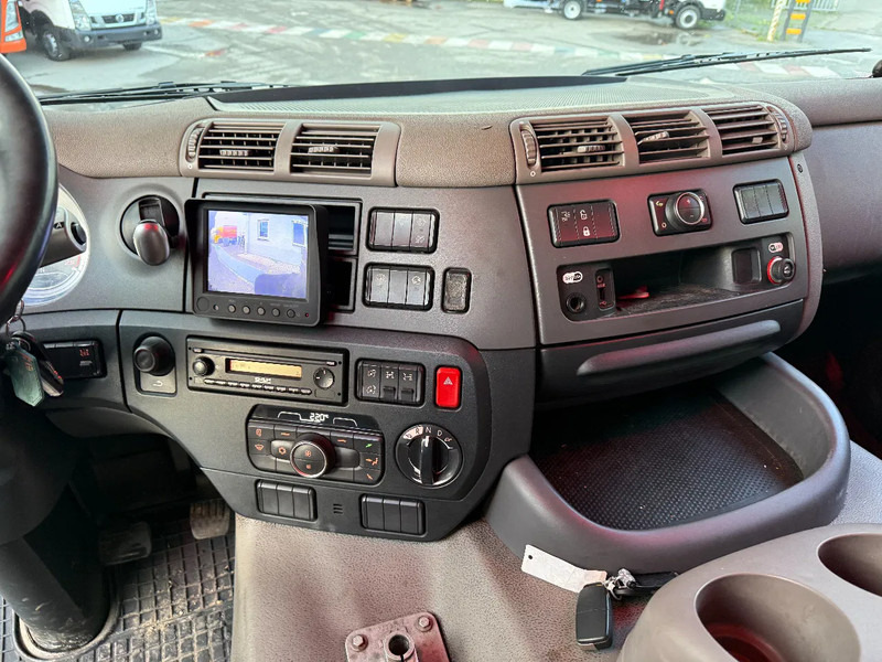 Crédit-bail de DAF CF 530 8X4 - FULL STEEL SUSP. - BIG AXLES + HYVA TIPPER DAF CF 530 8X4 - FULL STEEL SUSP. - BIG AXLES + HYVA TIPPER: photos 16