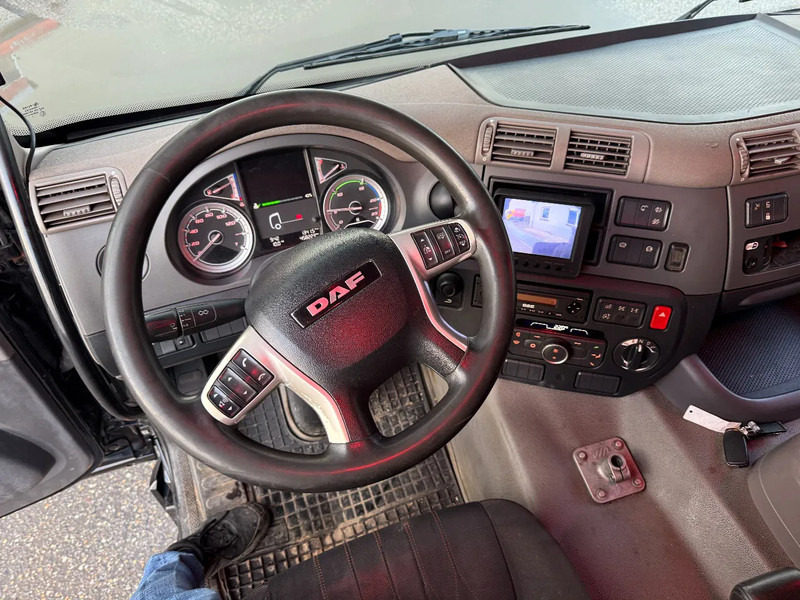 Crédit-bail de DAF CF 530 8X4 - FULL STEEL SUSP. - BIG AXLES + HYVA TIPPER DAF CF 530 8X4 - FULL STEEL SUSP. - BIG AXLES + HYVA TIPPER: photos 14