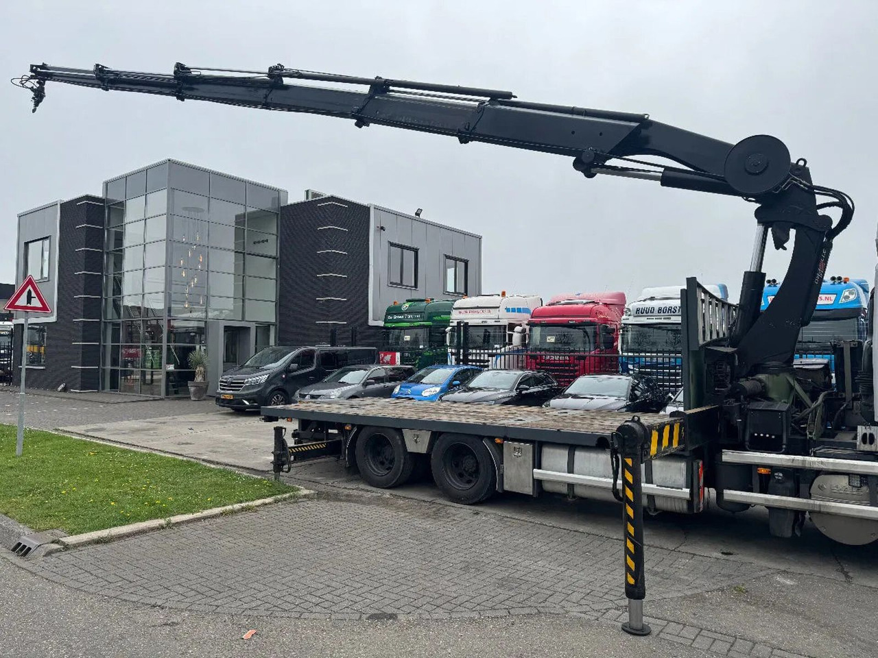 DAF CF 85.360 6X2 EURO 5 HIAB 377 + REMOTE CONTROL T - Camion grue: photos 3 DAF CF 85.360 6X2 EURO 5 HIAB 377 + REMOTE CONTROL T - Camion grue: photos 3