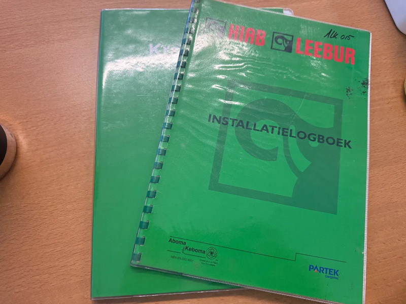 Hiab R330-F4 REMOTE CONTROLE AN STAMPS, HATZ MOTOR - Flèche: photos 5 Hiab R330-F4 REMOTE CONTROLE AN STAMPS, HATZ MOTOR - Flèche: photos 5