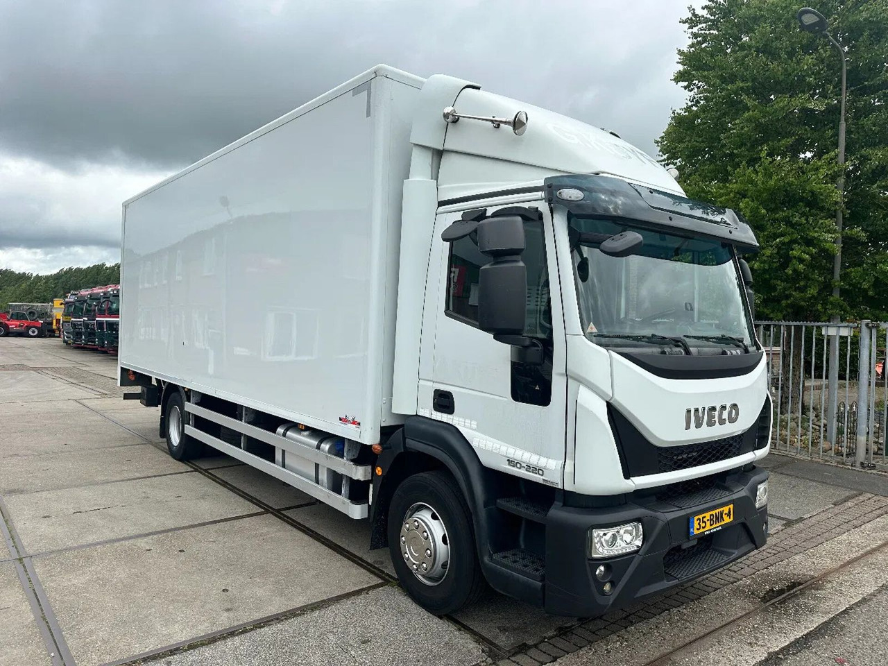 Iveco ML 150 -220, DHOLLANDIA LIFT, BOX 760X250X250 CM - Camion fourgon: photos 3 Iveco ML 150 -220, DHOLLANDIA LIFT, BOX 760X250X250 CM - Camion fourgon: photos 3