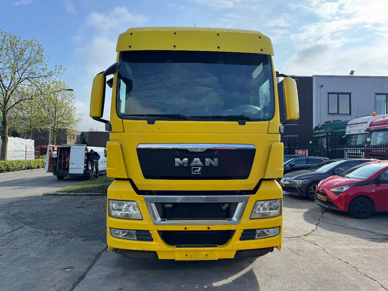 MAN TGX 26.360 6X2 - EURO 5 + ZEPRO LIFT + LIFT/STEERING AXLE - Camion fourgon: photos 2 MAN TGX 26.360 6X2 - EURO 5 + ZEPRO LIFT + LIFT/STEERING AXLE - Camion fourgon: photos 2
