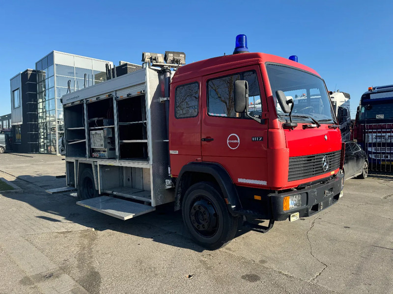 Mercedes-Benz 1117 4X2 FIRE TRUCK HIAB 050A ONLY 105787 KM - Camion de pompier: photos 5 Mercedes-Benz 1117 4X2 FIRE TRUCK HIAB 050A ONLY 105787 KM - Camion de pompier: photos 5
