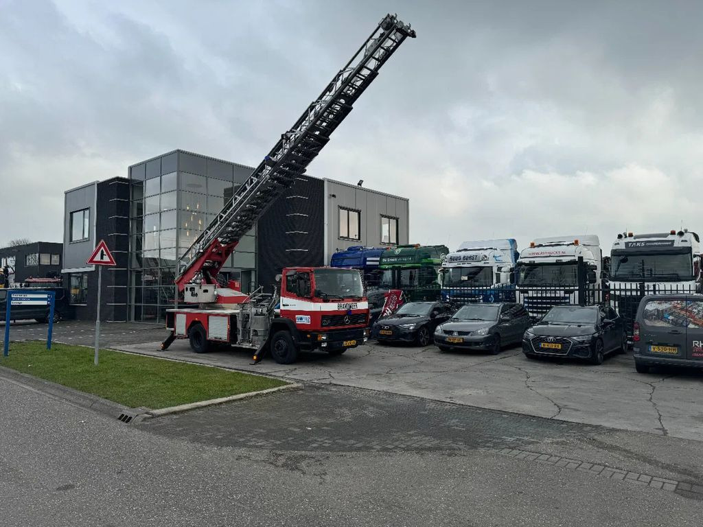 Mercedes-Benz 1120 OF MAGIRUS 24 METER + KORF + SLANGS - Camion de pompier: photos 1 Mercedes-Benz 1120 OF MAGIRUS 24 METER + KORF + SLANGS - Camion de pompier: photos 1