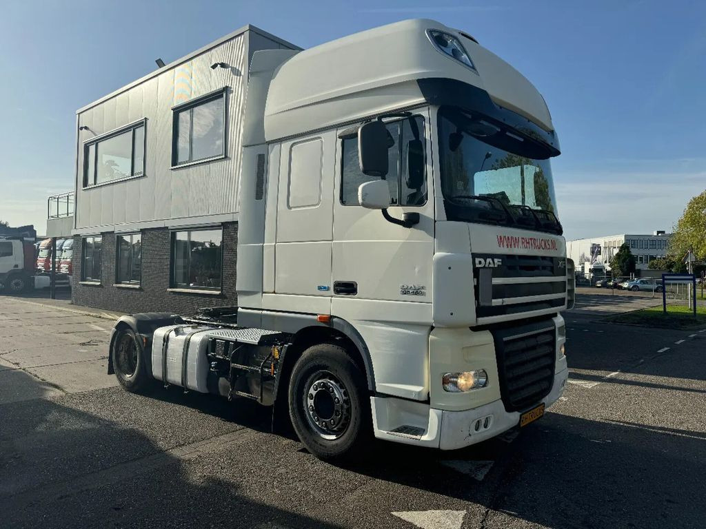 DAF XF 105.460 4X2 - EURO 5 + MANUAL GEAR - Tracteur routier: photos 3 DAF XF 105.460 4X2 - EURO 5 + MANUAL GEAR - Tracteur routier: photos 3