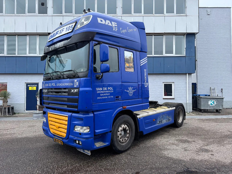 DAF XF 105.460 4X2 SKIRTS EURO 5 ONLY 770.446 KM HOLLAND TRUCK - Tracteur routier: photos 1 DAF XF 105.460 4X2 SKIRTS EURO 5 ONLY 770.446 KM HOLLAND TRUCK - Tracteur routier: photos 1