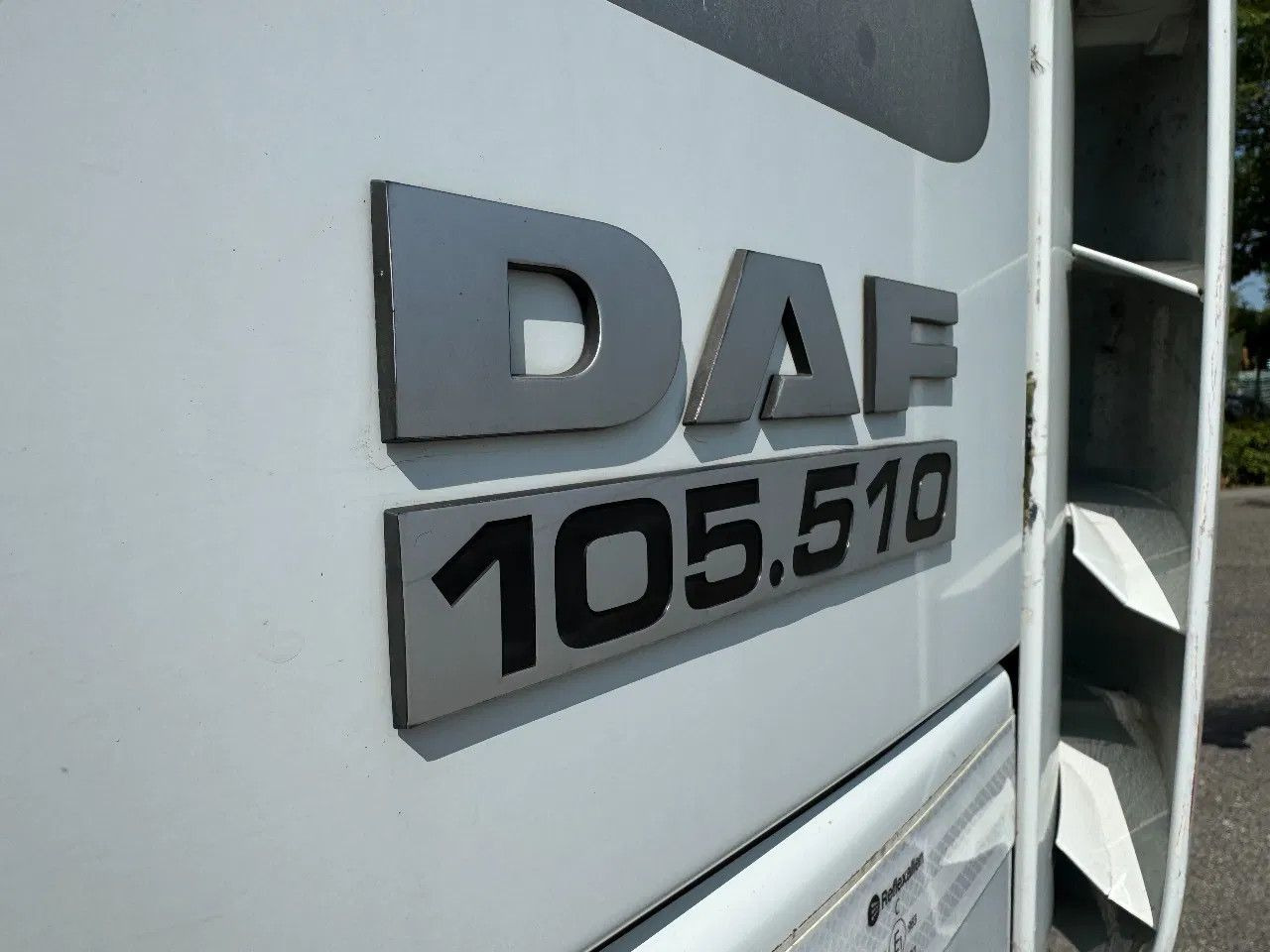 DAF XF 105.510 4X2 SKIRTS ADR RETARDER STANDKLIMA - Tracteur routier: photos 5 DAF XF 105.510 4X2 SKIRTS ADR RETARDER STANDKLIMA - Tracteur routier: photos 5