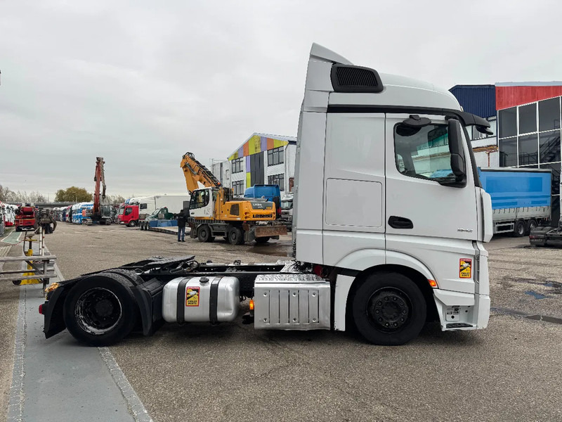 Mercedes-Benz Actros 1842 4X2 EURO 6 MEGA DOUBLE TANK - Tracteur routier: photos 4 Mercedes-Benz Actros 1842 4X2 EURO 6 MEGA DOUBLE TANK - Tracteur routier: photos 4