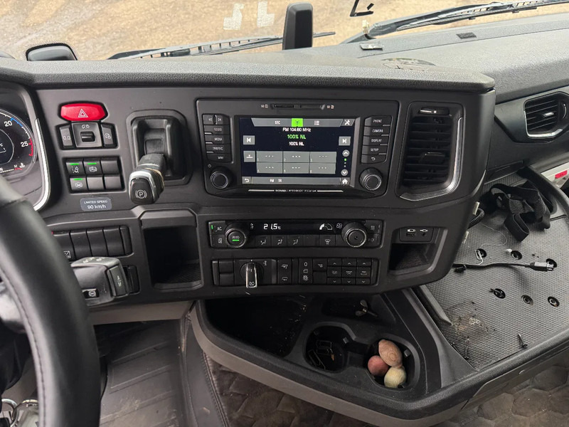 Tracteur routier Scania R450 4X2 EURO 6 ADR SKIRTS DOUBLE TANK: photos 13 Tracteur routier Scania R450 4X2 EURO 6 ADR SKIRTS DOUBLE TANK: photos 13