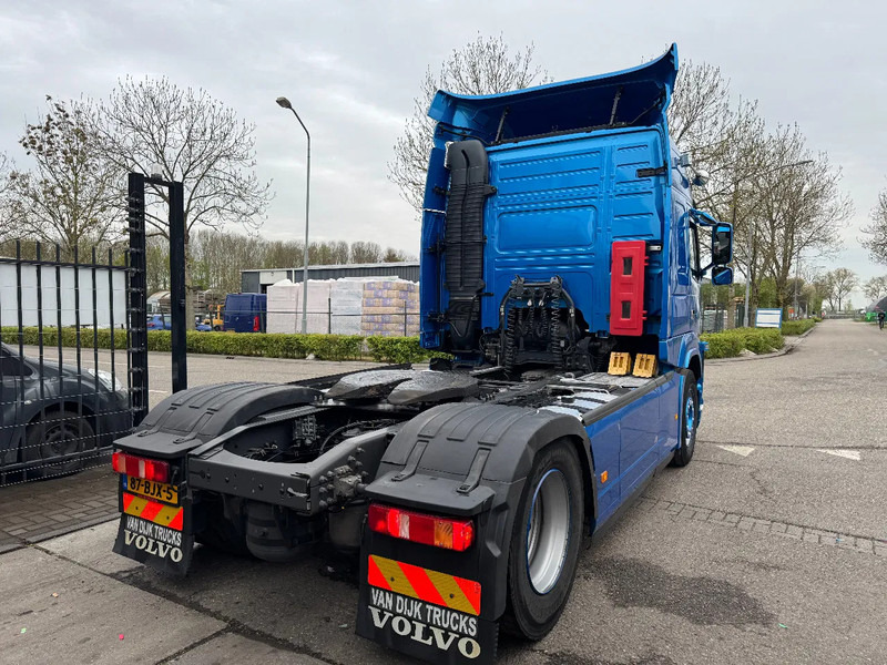 Volvo FM 370 4X2 SPOILERS EURO 6 SKIRTS HOLLAND TRUCK TÜV TILL 09-2025 - Tracteur routier: photos 5 Volvo FM 370 4X2 SPOILERS EURO 6 SKIRTS HOLLAND TRUCK TÜV TILL 09-2025 - Tracteur routier: photos 5