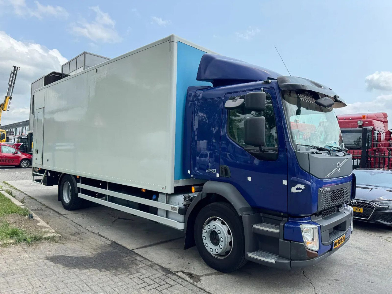 Volvo FL 250 4X2 - EURO 6 + DHOLLANDIA LIFT + TÜV 04-2 - Camion fourgon: photos 4 Volvo FL 250 4X2 - EURO 6 + DHOLLANDIA LIFT + TÜV 04-2 - Camion fourgon: photos 4
