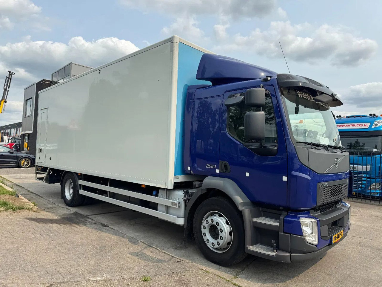 Volvo FL 250 4X2 - EURO 6 + DHOLLANDIA LIFT + TÜV 05-2 - Camion fourgon: photos 4 Volvo FL 250 4X2 - EURO 6 + DHOLLANDIA LIFT + TÜV 05-2 - Camion fourgon: photos 4